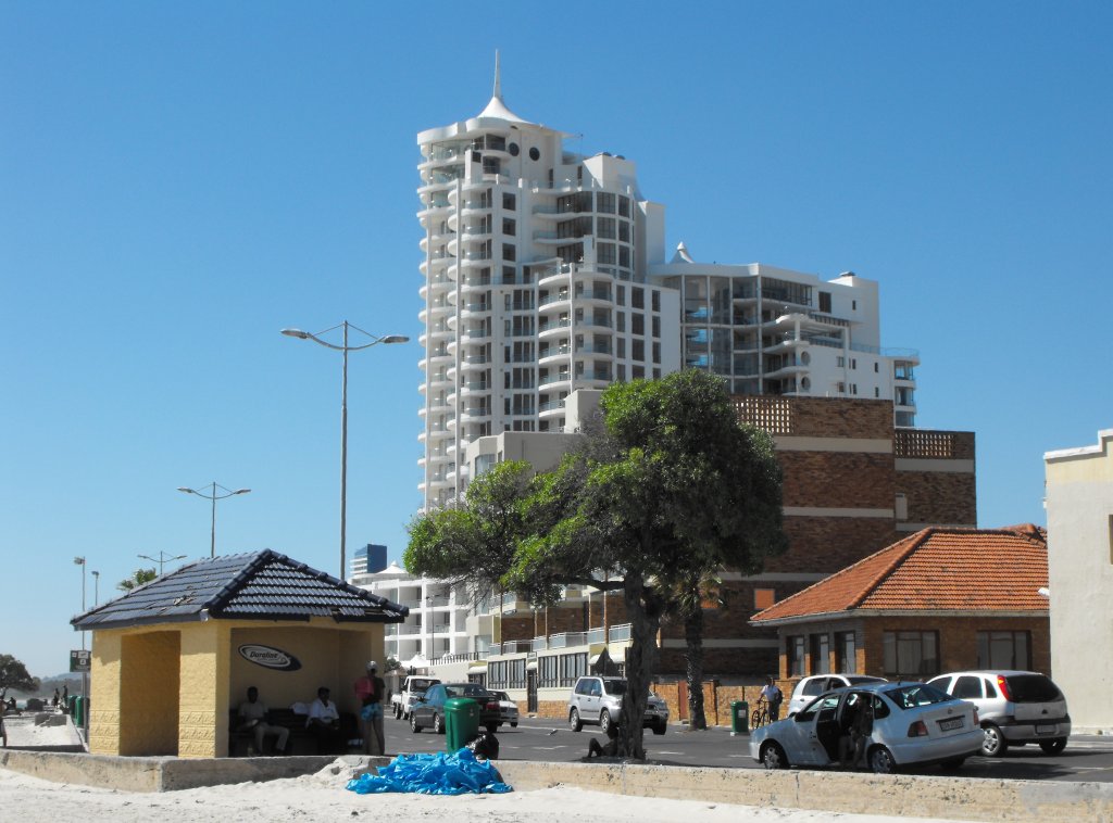 Der neue, moderne Hibernian Tower mit Rundumsicht und Einkaufsmeile.  Strand, 07.12.2010
