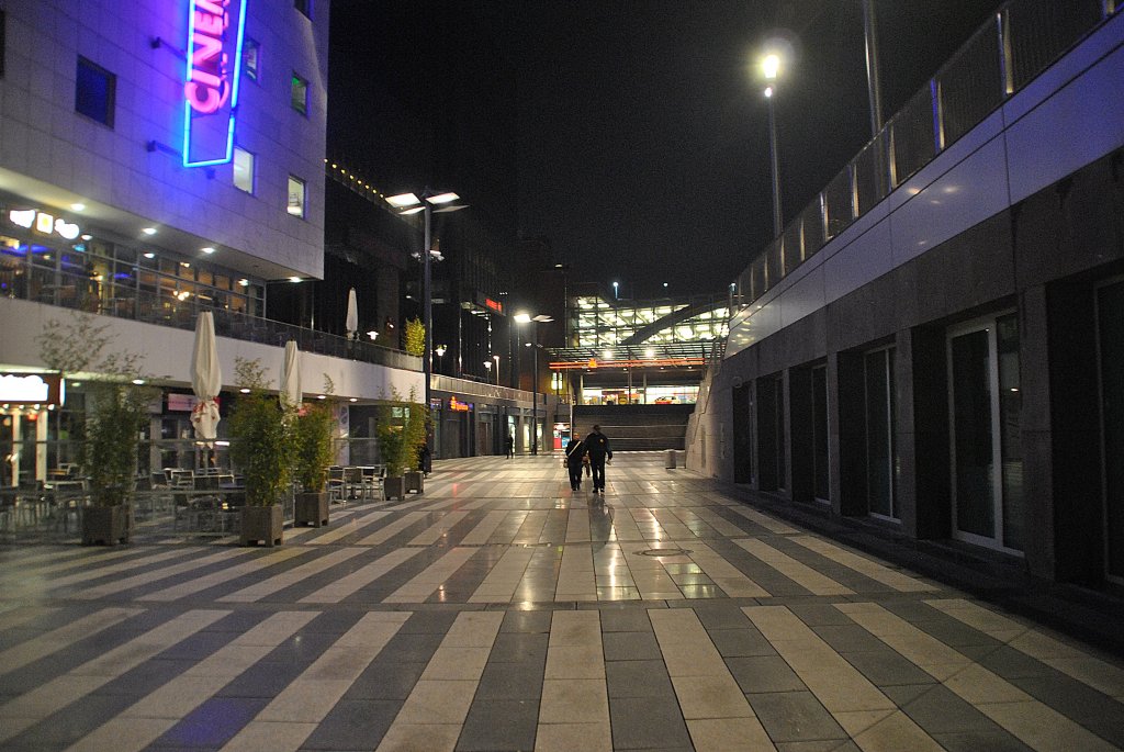 Der Neue Raschplatz in Hannover, nach dem Umbau. Vorher was hier eine Schmudelecke. Foto vom 31.10.2010.