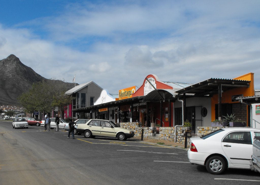 Der obere Teil der Harbour Road ist mit Geschaeftshaeusern und Restaurants gut besetzt. Kleinmond, 22.10.2010