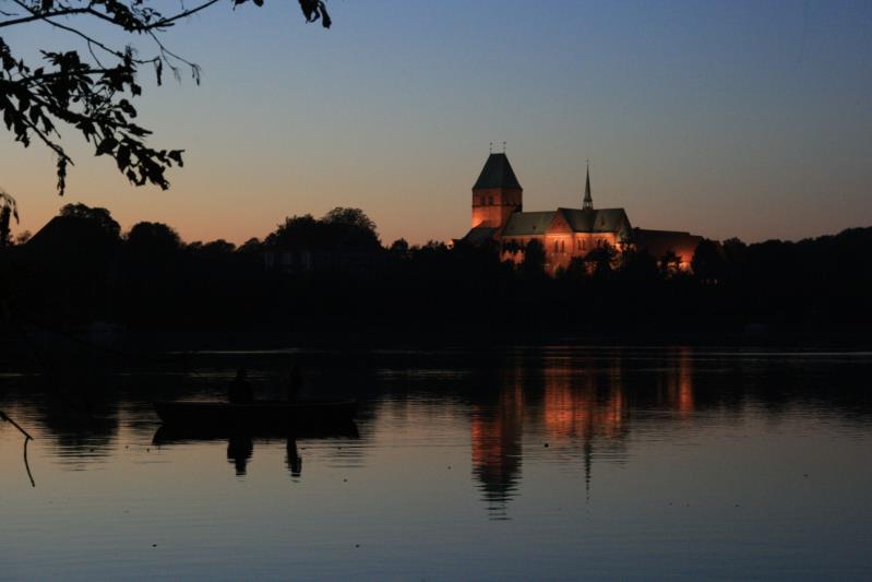 Der Ratzeburge Dom in der Abenddmmerung; 01.10.2011