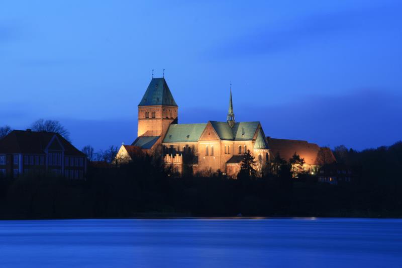 Der Ratzeburger Dom in der Abenddmmerung; 08.02.2011