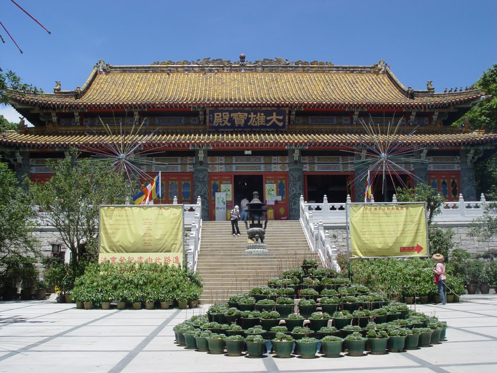 Der Tempel im Po Lin Kloster auf Lantau am 03.07.2003