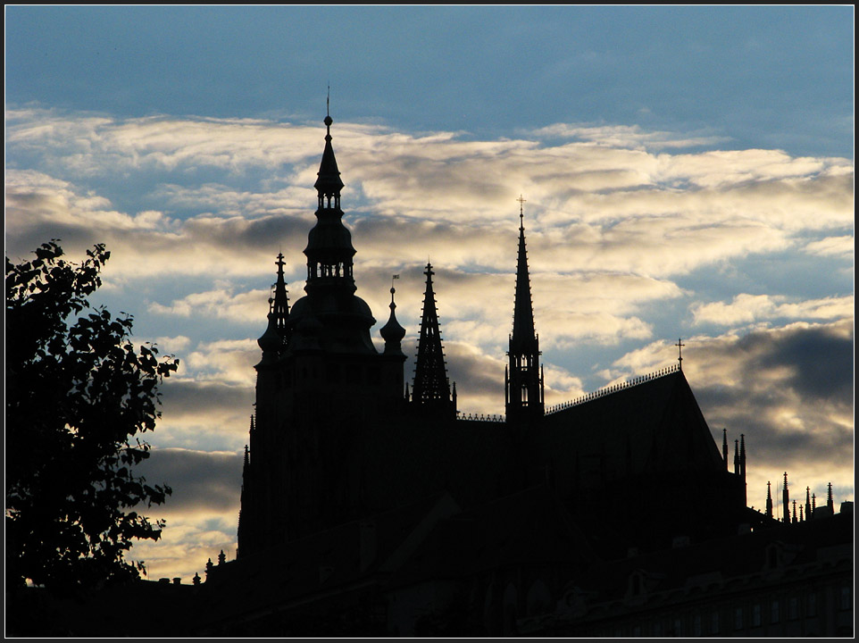 Der Veitsdom auf dem Hradschin im Gegenlicht. 09.08.2010 (Jonas)