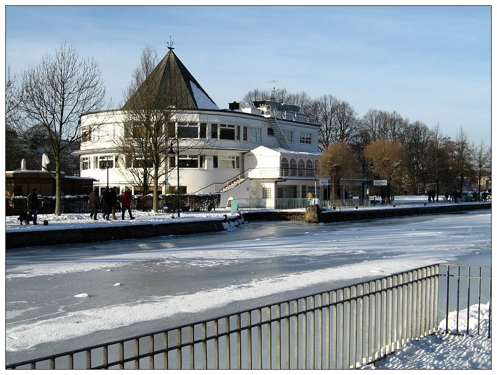 Der Wasserbahnhof am vereisten Schleusenkanal (Januar 2009)