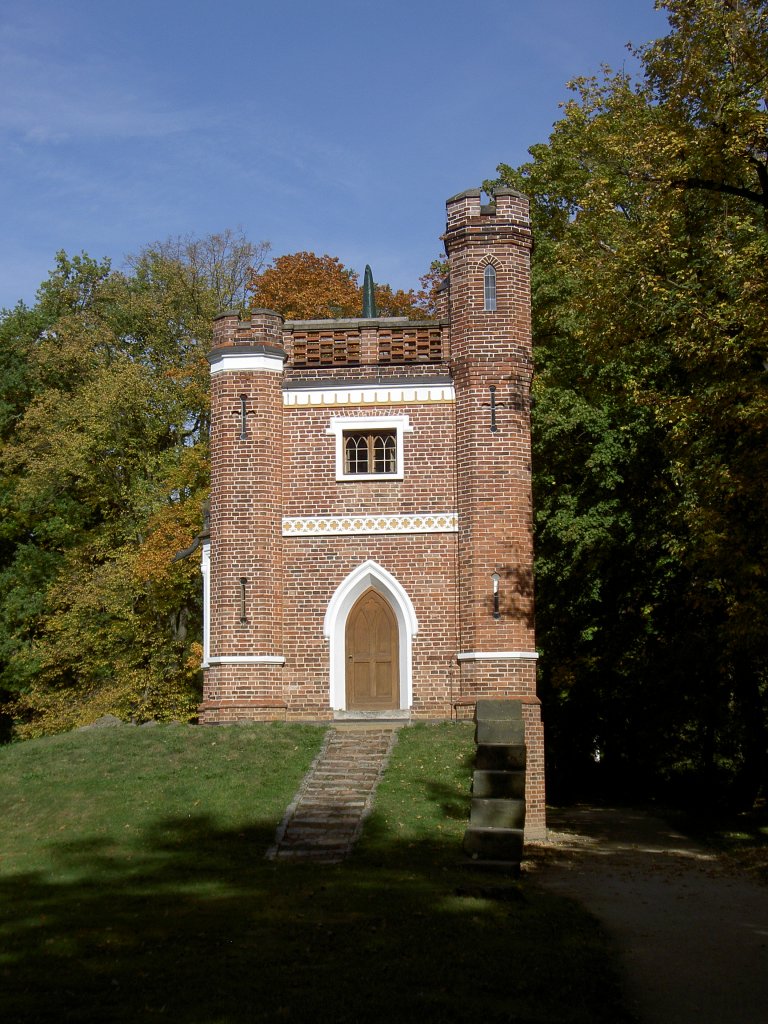 Dessau, Schlangenhaus im Schlopark Luisium, erbaut 1795, heute Ferienwohnung der 
Kulturstiftung Dessau-Wrlitz (02.10.2012)