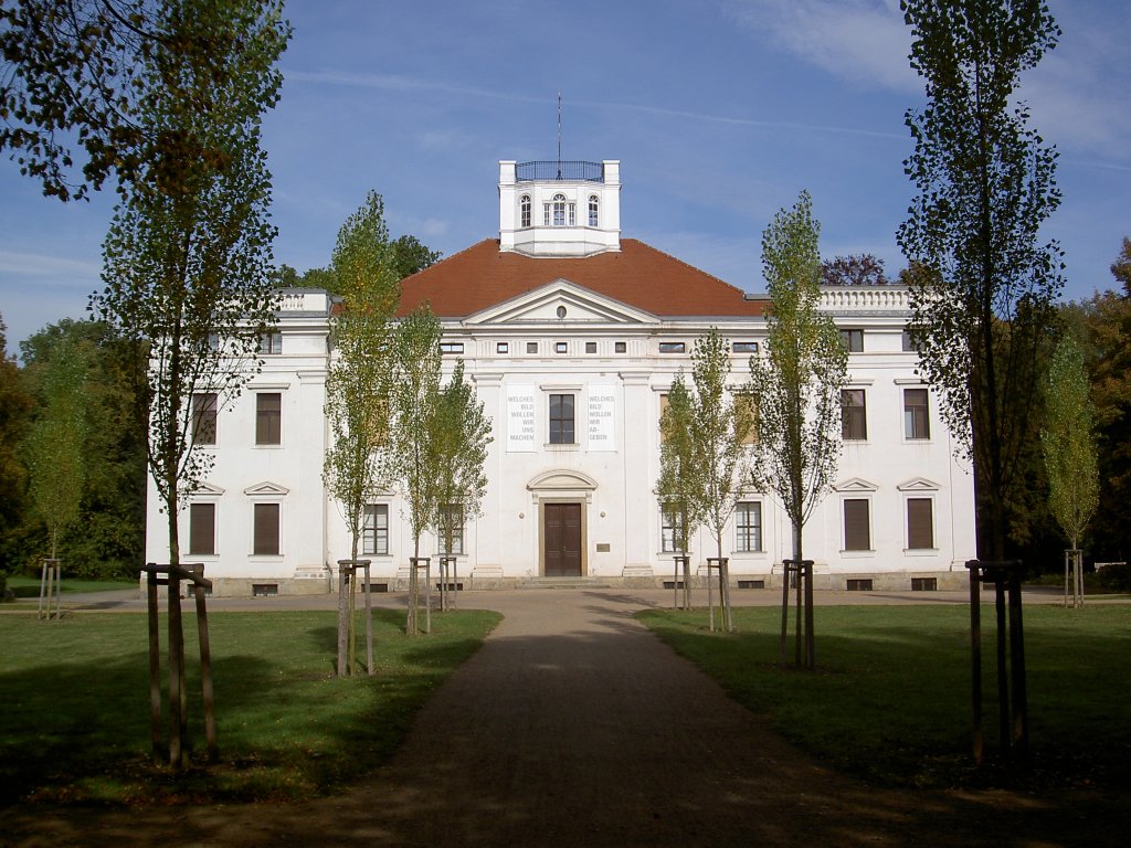 Dessau, Schloss Georgium, erbaut 1780 durch Prinz Johann Georg, heute Anhaltische 
Gemldegalerie (02.10.2012)