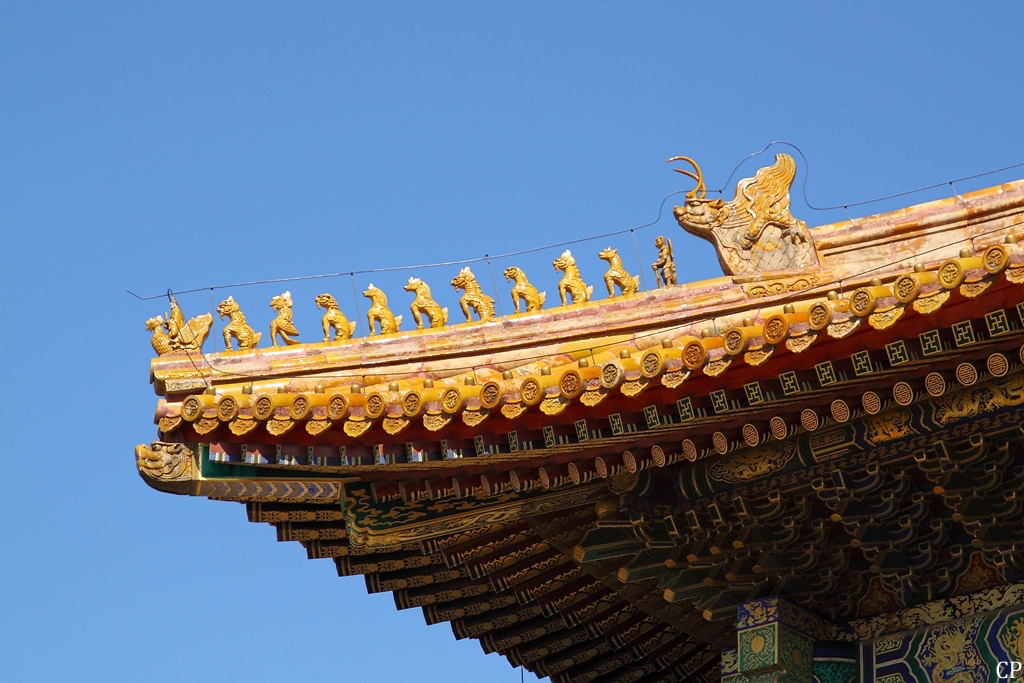 Detailansicht eines prachtvoll verzierten Daches in der Verbotenen Stadt in Peking. (17.9.2011)