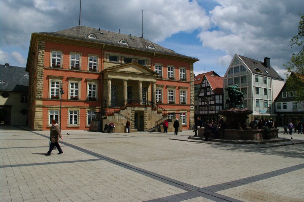 Detmold, Klassizistisches Rathaus, erbaut von 1828 bis 1830 an der 
Nordseite des Marktplatzes (14.05.2010)