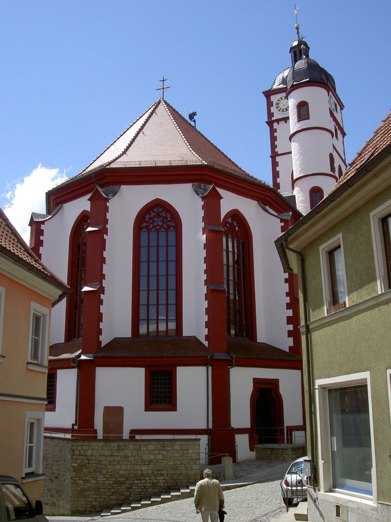 Dettelbach, St. Augustinus Kirche, Vierkantturm von 1444, kleinerer Rundturm von 
1578, Westchor von 1769 bis 1774 (17.06.2012)
