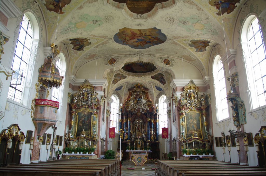 Deubach, St. Martin Kirche, Hochaltar von Christoph Roth, Fresken von 
Johann Georg Wolcker, Landkreis Gnzburg (07.07.2011)