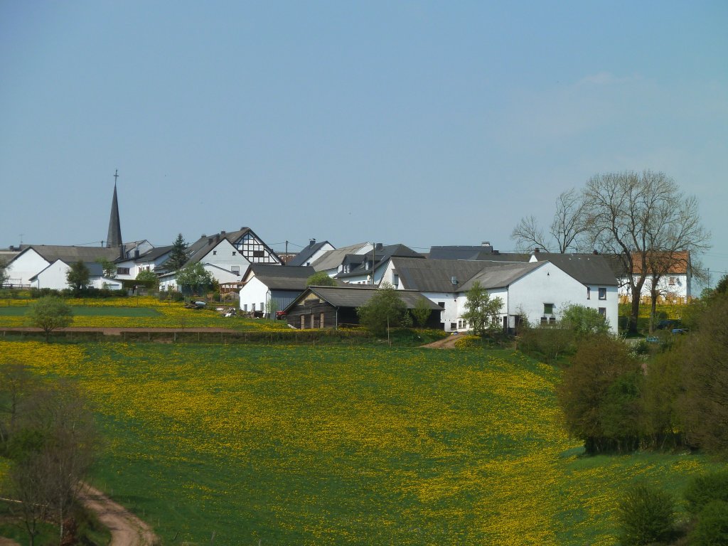 Deutschland, Rheinland-Pfalz, Eifelkreis Bitburg-Prm, Winterscheid, vom Eifel-Ardennen Radweg aus gesehen, 23.04.2011