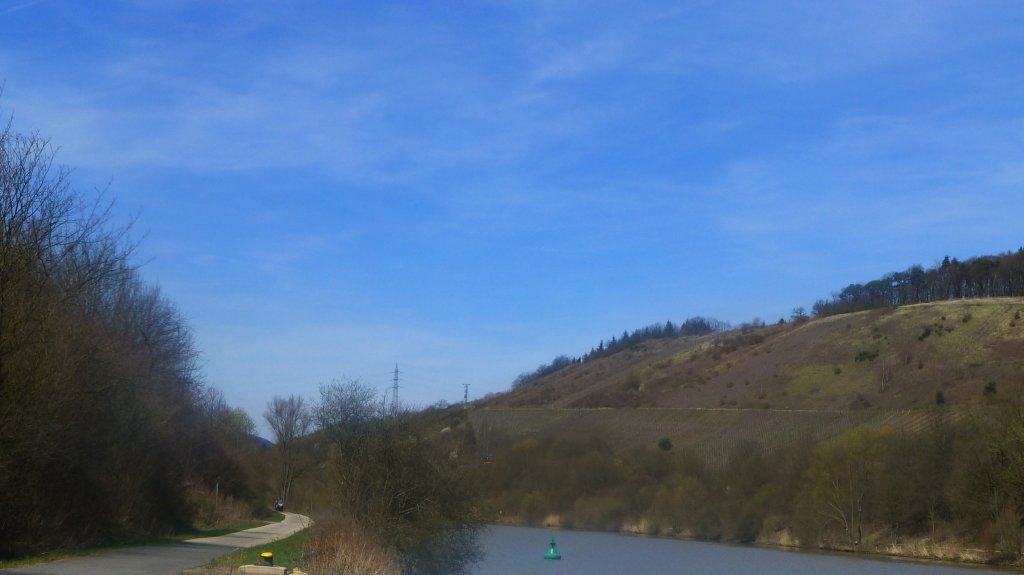 Deutschland, Rheinland-Pfalz,  Saarradweg am linken Saarufer (Saardurchstich) zwischen Biebelhausen und der Schleuse Kanzem am Ende des Durchstichs, 14.04.2013