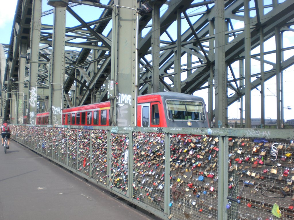 Die berhmten Liebesschlsser auf der Deutzer Brcke.(9.7.2012)