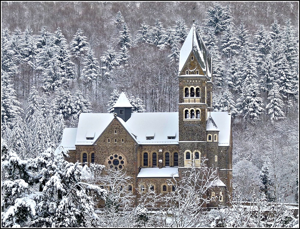 Die Dekanatskirche von Clervaux fotografiert am 18.12.2010. (Jeanny)