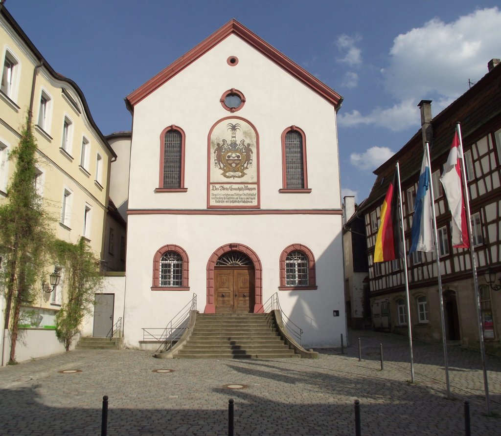 Die ehemalige Markthalle in der Kronacher Altstadt. Das Gebude wurde 1512 durch einen Umbau des Alten Rathauses errichtet und wird heute hauptschlich fr Veranstaltungen und Ausstellungen genutzt.