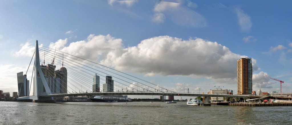 Die Erasmusbrug überspannt die Maas im Rotterdamer Hafen - 15.09.2012