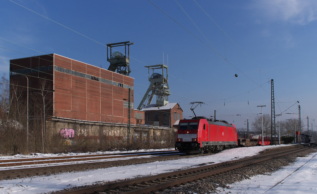 Die Grube Luisenthal war ein Steinkohlebergwerk im Vlklinger Stadtteil Luisenthal. Die Grube wurde bekannt durch das schwerste Grubenunglck in der Geschichte der Bundesrepublik, bei dem am 7. Februar 1962 299 Bergleute starben.
Die Kohlefrderung am Standort Luisenthal stellte man Ende 1994 ein, allerdings wurden die Schchte weiterhin zum Transport von Material und zur Seilfahrt verwendet. Mitte 2005 stellte das Bergwerk Warndt/Luisenthal endgltig die Steinkohlenfrderung ein.
24.01.2013