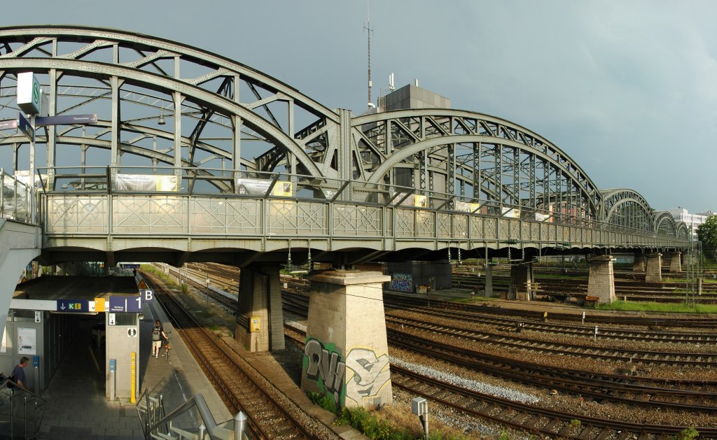 Die Hackerbrücke trägt den Namen einer Brauerei aus München (07/2009)