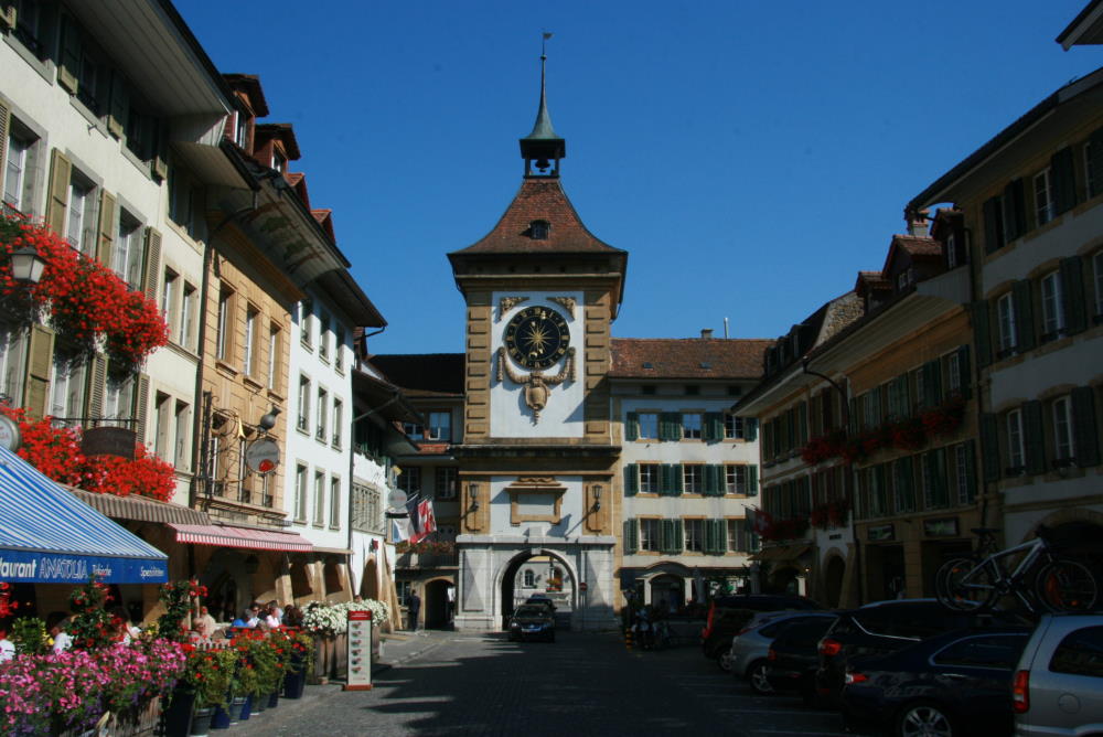 Die Hauptgasse mit dem Bernertor in Murten; 21.09.2012