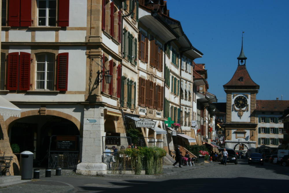 Die Hauptgasse mit dem Bernertor in Murten; 21.09.2012