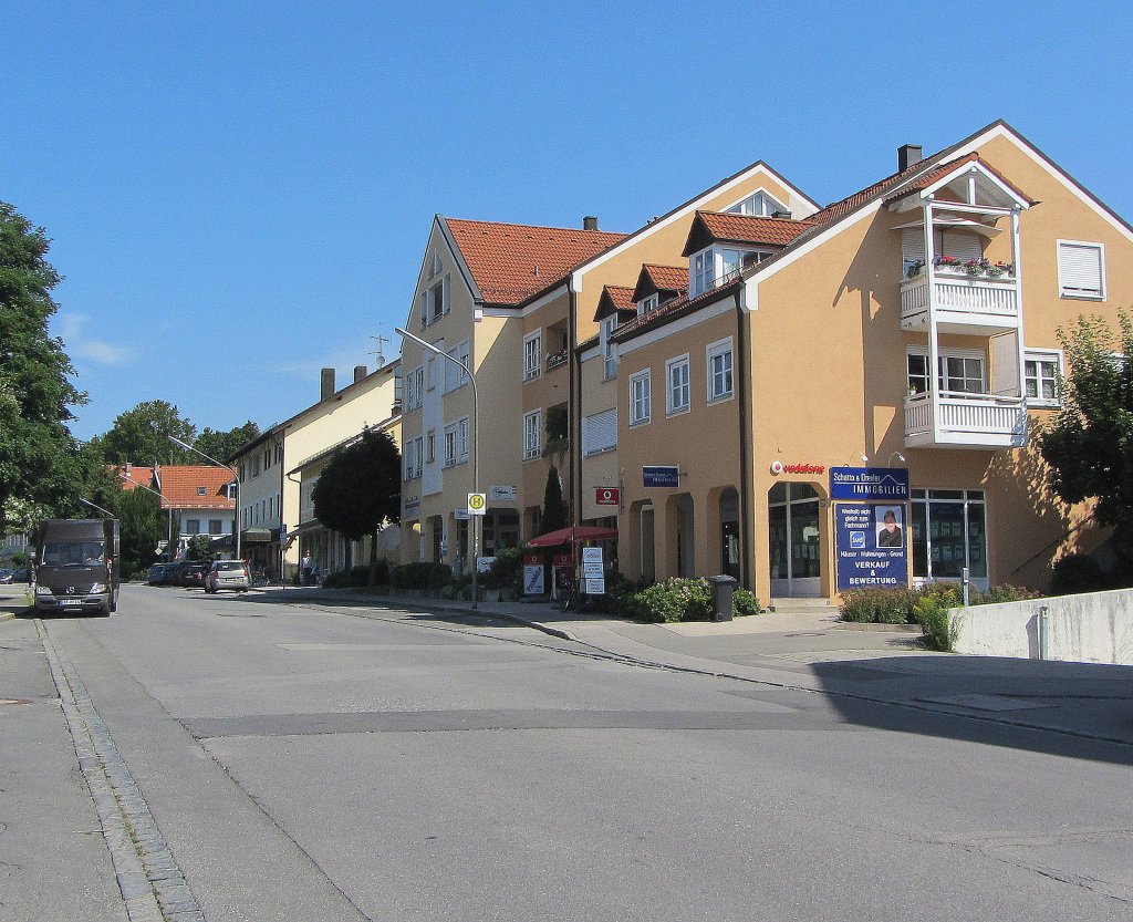 Die Hauptstrae und das Ortszentrum in Murnau am Staffelsee.(24.7.2012)