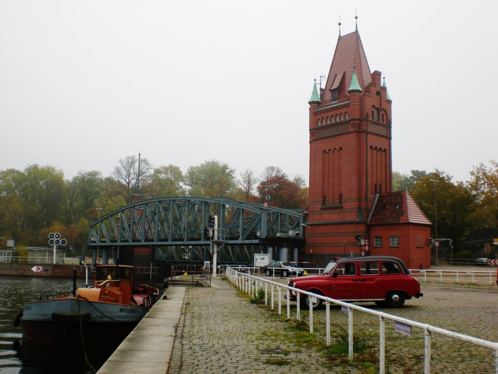 Die Hubbrcke an der Trave in Lbeck.(24.10.2009)