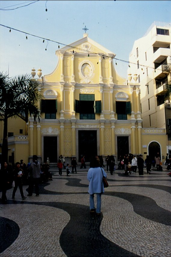Die Igreja de Sao Lourenco in der ehemaligen portugiesischen Kolonie von Macau. (Dia von 2003)
