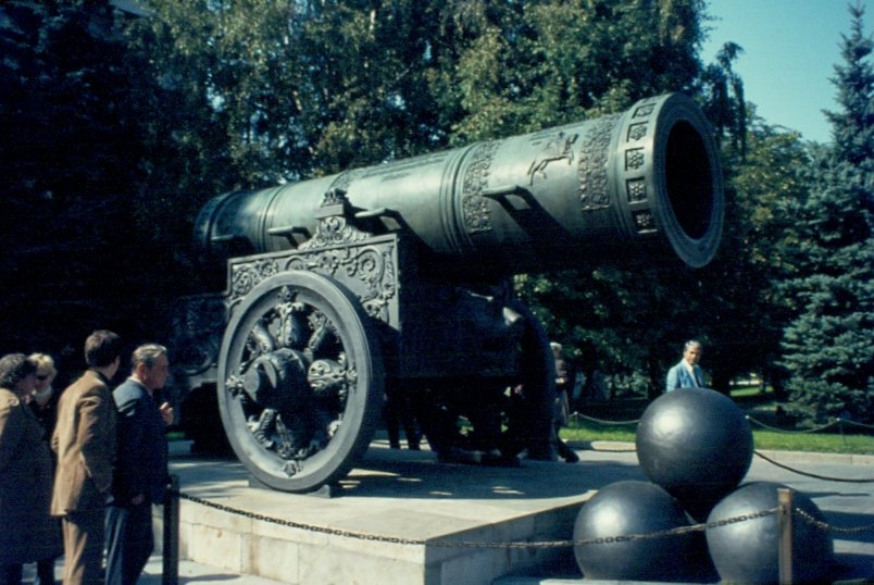 Die Kanone  Tsar Pushka  aus dem Jahr 1586 im Kreml. (September 1981)