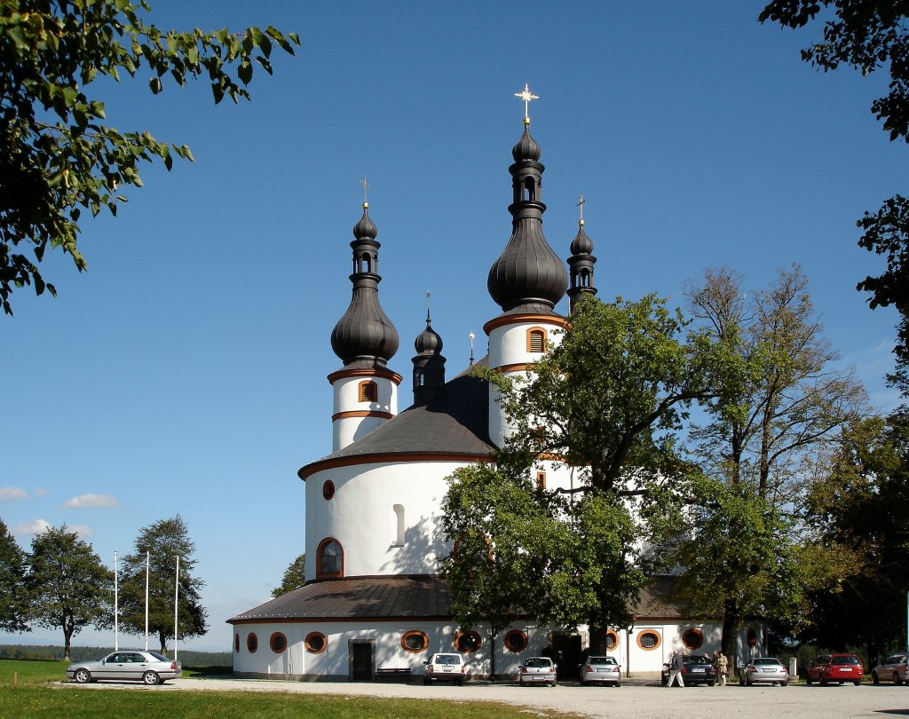 die Kappl, auf dem 600m hohen Glasberg bei Waldsassen, eine der eigenartigsten Kirchen in Deutschland, Innen-und Auenarchitektur versinnbildlichen die Heilige Dreifaltigkeit, Baumeister war Georg Dientzenhofer 1685-89, April 2007 