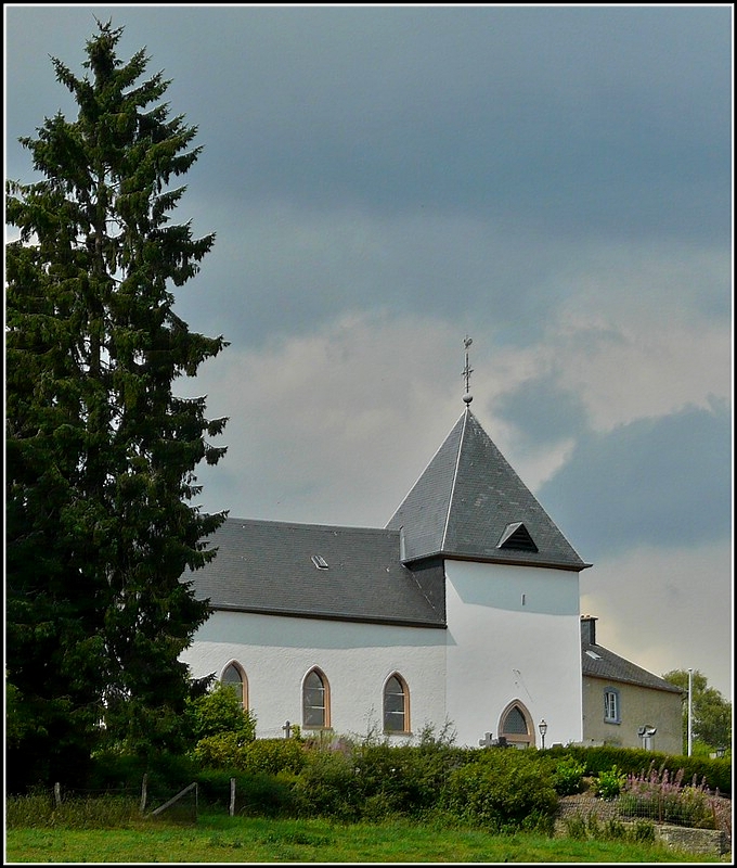 Die Kirche von Oberwampach. 05.08.2010 (Jeanny)
