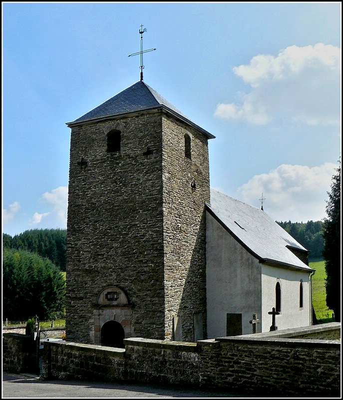 Die kleine Kirche von Rindschleiden mit ihrem mchtigen Turm aus dem Jahre 1437. 04.09.2010 (Hans)
