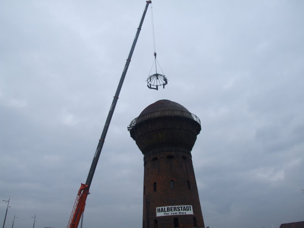 die Laterne kurz vor der  Hochzeit  am 28.4.09
www.wasserturm-halberstadt.de