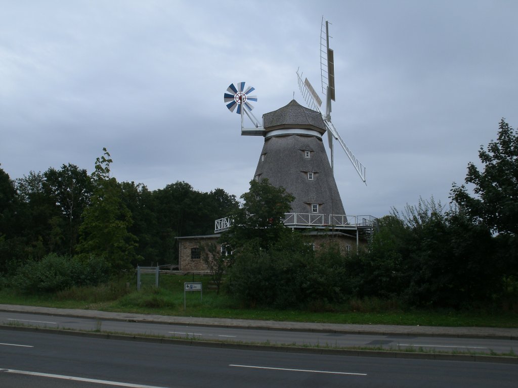 Die Mahnkesche Mhle ist jetzt nach ihrer Fertigstellung das Wahrzeichen im Stralsunder Tierpark.Aufnahme vom 28.August 2012.