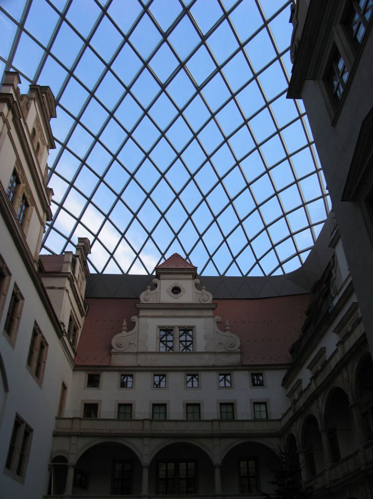 Die moderne berdachung ber den Innenhof des Residenzschlosses; Dresden, 23.11.2009
