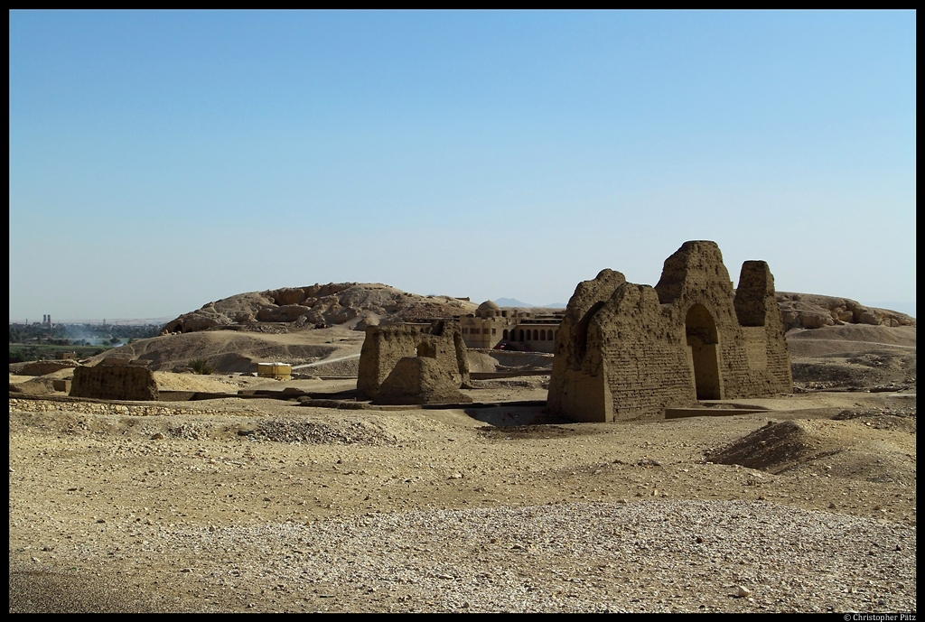 Die Nekropole al-Asasif nahe dem Tempel der Hatschepsut. (bei Luxor, 23.11.2012)