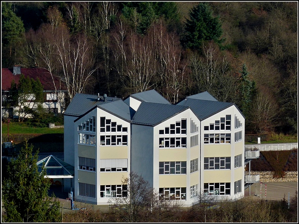 Die neue Grundschule in Wilwerwiltz weist eine interessante Architektur auf. 16.11.2010 (Jeanny)