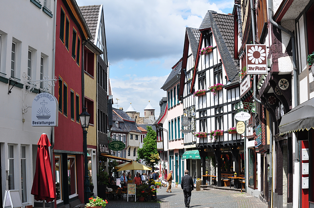 Die Orchheimer Strae in Bad Mnstereifel mit den von 1644 bis 1664 gebauten Fachwerkhusern. 19.06.2010