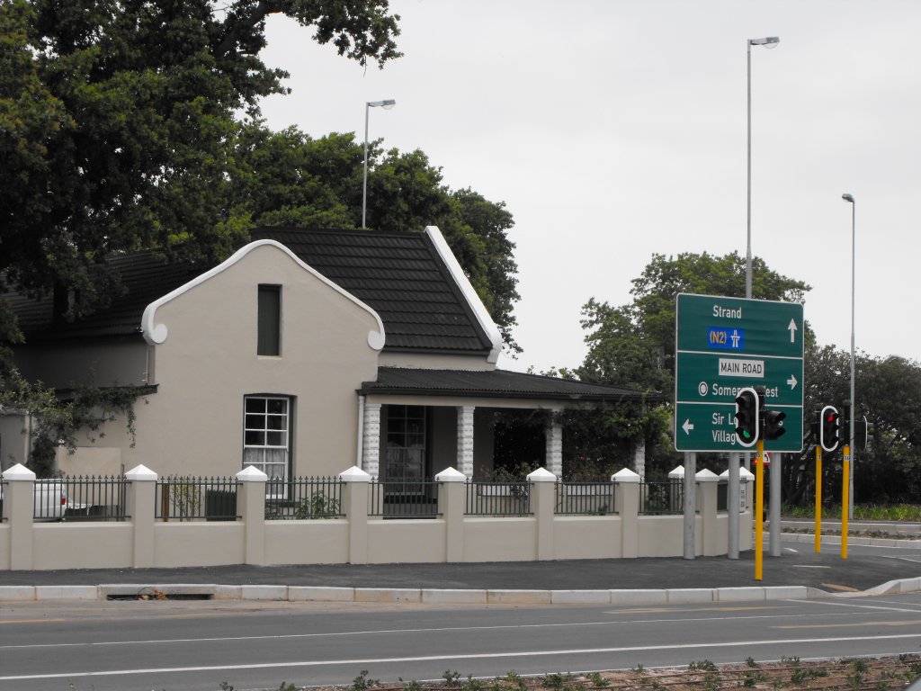 Die Ou Toll, der alte Zoll. Hier musste der Brueckenzoll am Lourens River abgegeben werden. Nordansicht. Somerset West, 27.11.2010
