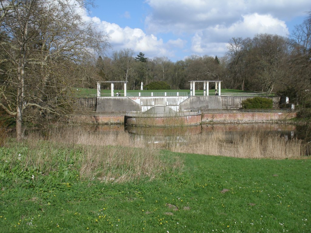 Die Pergola am Schwanenteich im Putbuser Park,am 28.April 2013.