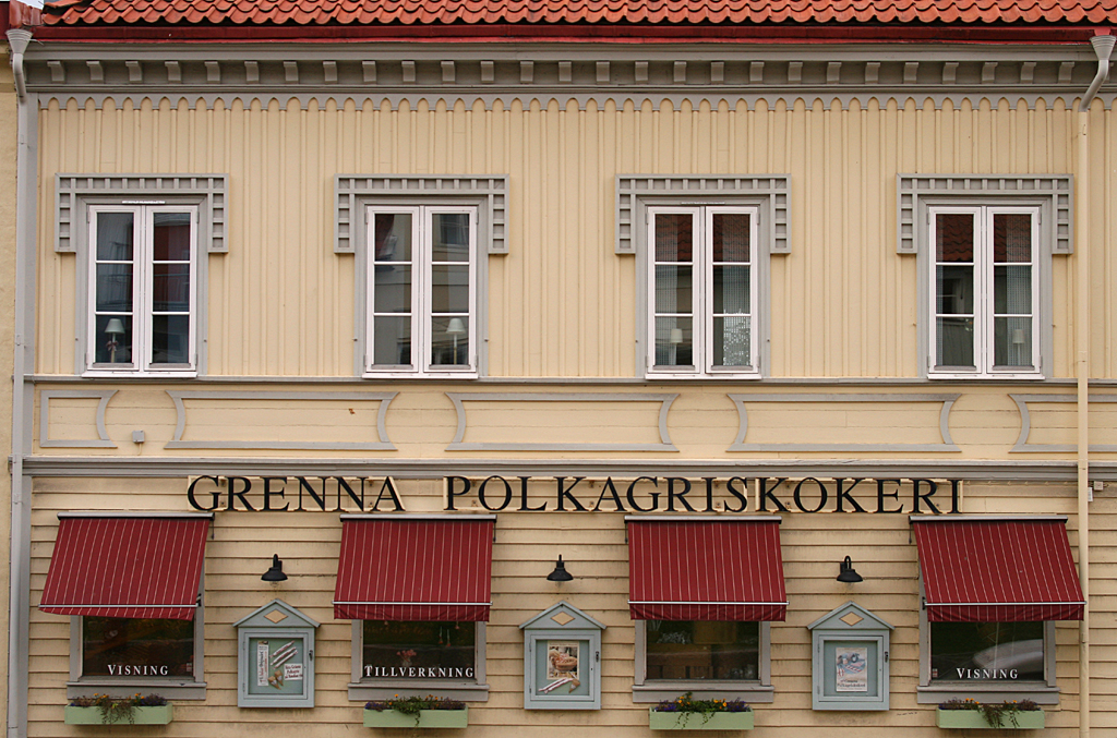 Die schwedische Stadt Grnna ist bekannt fr die Herstellung von Zuckerstangen (Polkagris). Im Bild zusehen eine  Polkagriskokeri  in der die traditionell rot-weien Zuckerstangen hergestellt werden. Die Aufnahme entstand am 20.08.2008.