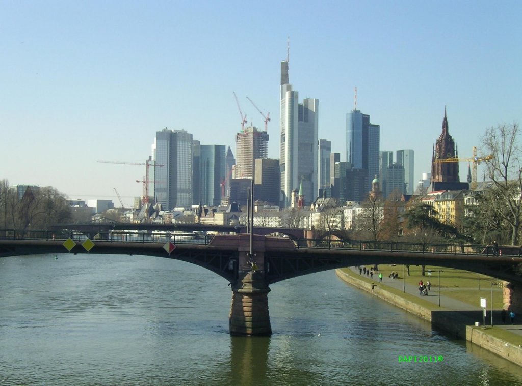 Die Skyline von der Flerbrcke aus gesehen am 02.03.13