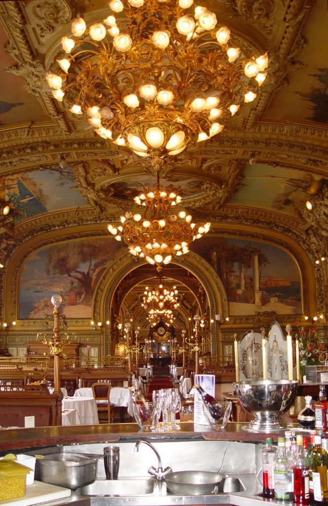 Die Speisesle des Train Bleu bestechen durch ihre Originalausstattung. Das Besondere sind die 41 pompsen Wand- und Deckengemlde. (18.07.2009)