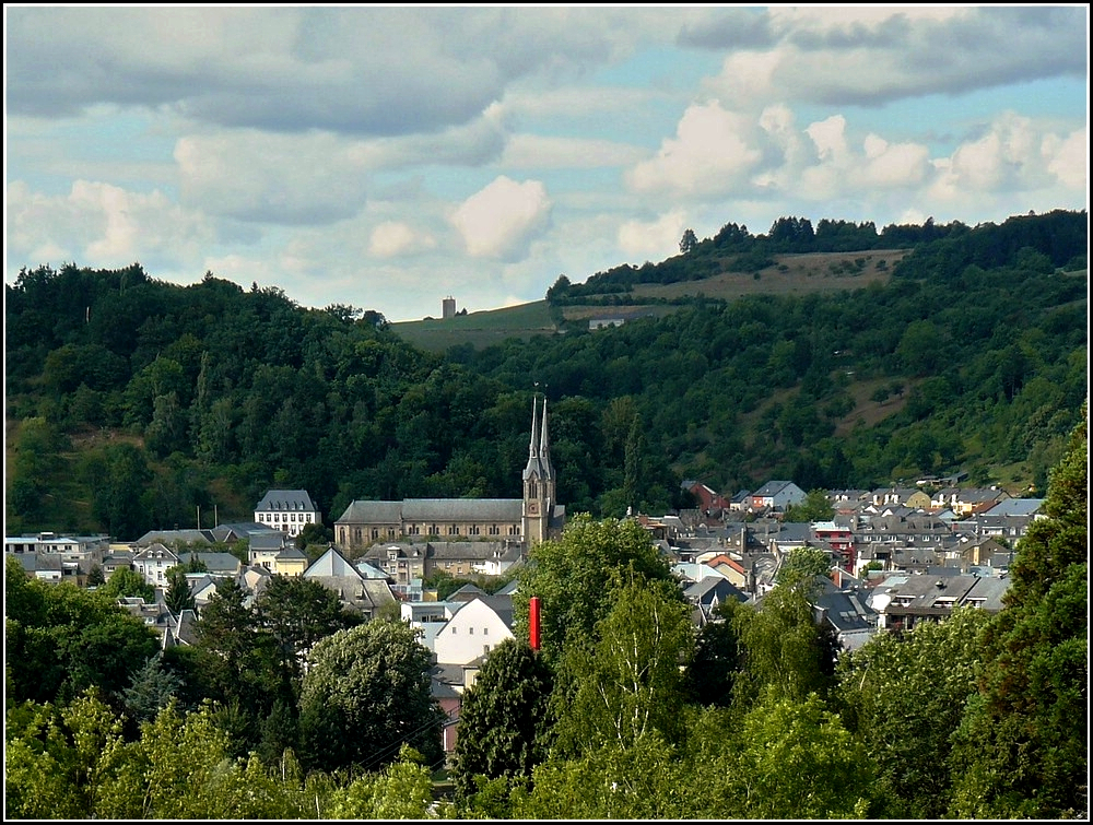 Die Stadt Diekirch liegt eingebettet im Sauertal. 02.08.2010 (Hans)