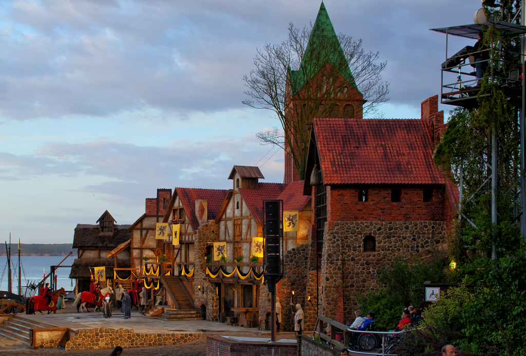 Die Strtebeker-Festspiele in Ralswiek von den Zuschauerrngen aus gesehen. -  Sommer 2007