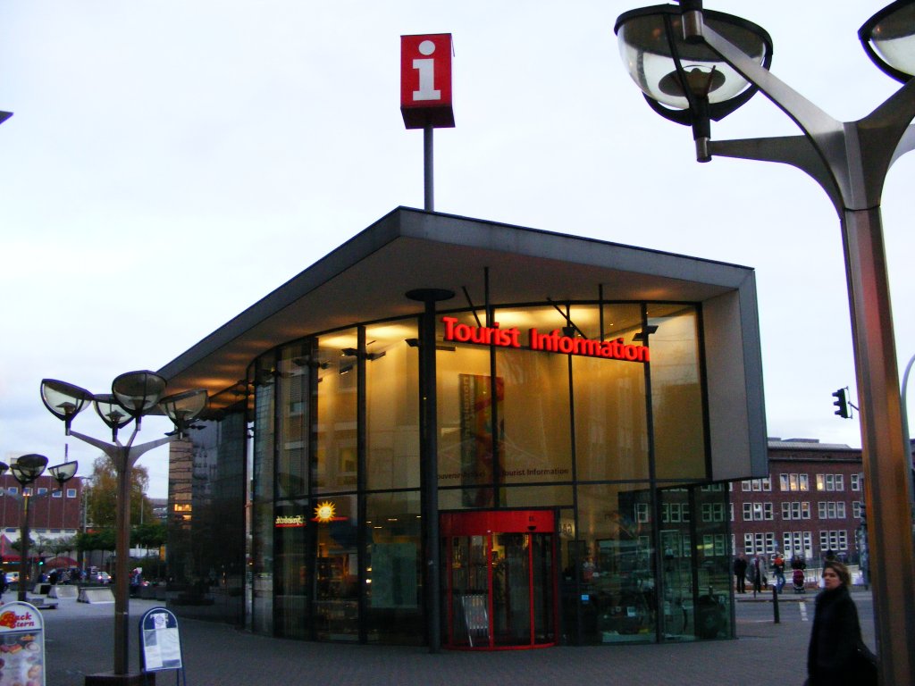 Die  Tourist Information  am stlichen Ende der Knigstrae in Duisburg am 6. November 2009. 
