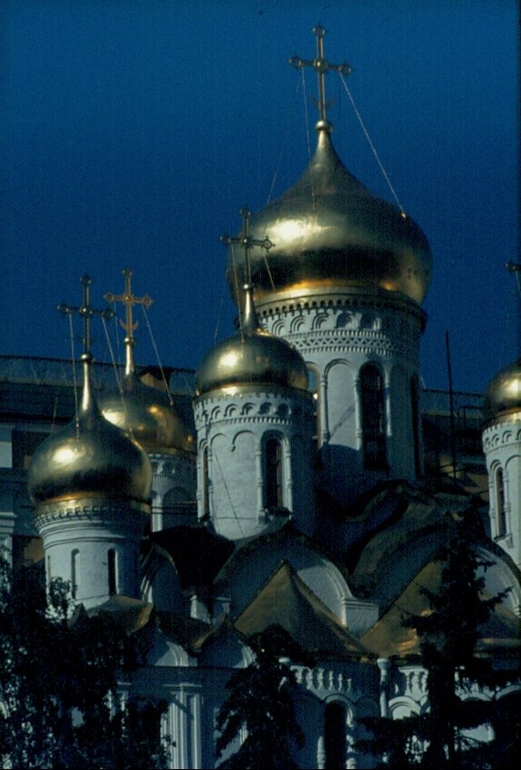 Die vergoldeten Trme der Mari-Verkndigungs-Kathedrale im Moskauer Kreml im September 1981