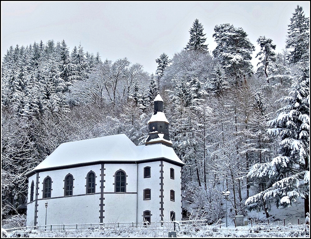 Die verschneite Loreto Kapelle in Clervaux. 18.12.2010 (Jeanny)