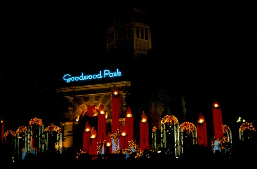 Die Weihnachtsdekoration des Goodwood Park Hotels in Singapur im November 1988
