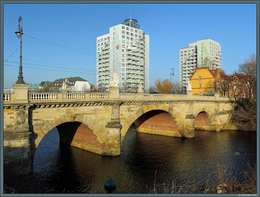 Die Zollbrcke in Magdeburg berspannt im Stadtteil Werder die Zollelbe, einen alten Nebenstrom der Elbe. (04.03.2013)