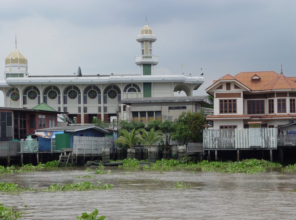 Diese Moschee unmittelbar am Menam Chao Phraya in Bangkok gelegen fotografierte ich am 28.05.2006